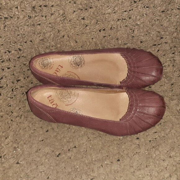 TAOS-Calypso-Burgundy Red Leather Slip On Pumps-Ruched Toe-Sz 38-Near Mint - Picture 6 of 7